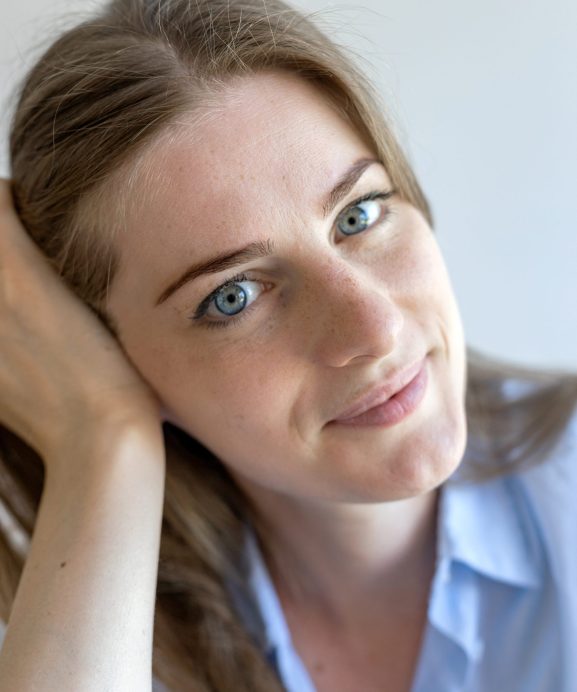 portrait-of-the-woman-2024-12-06-22-31-30-utc